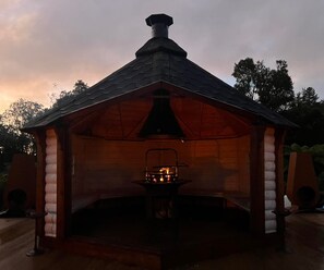 Property grounds - Viking Hut Frigg Set Amid Rainforest w/Hot tub (Kaiata)