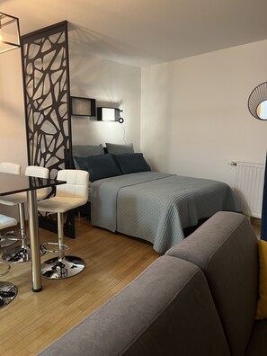 1 chambre, fer et planche Ă repasser, Wi-Fi gratuit, draps fournis