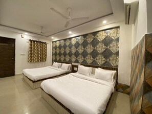 Deluxe Quadruple Room | Free WiFi, bed sheets - Hotel Motera Inn (Ahmedabad)