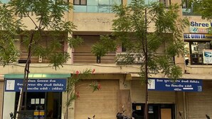 Un bâtiment sur lequel on peut voir une enseigne indiquant « Hôtel Otera Inn ».
