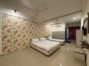 Deluxe Triple Room | Free WiFi, bed sheets - Hotel Motera Inn (Ahmedabad)