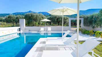 Kolam renang terbuka bermusim