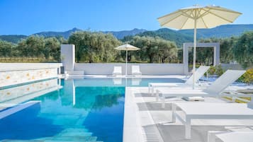 Sæsonbestemt udendørs pool