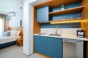 Refrigerador, placa de cocina, cafetera expreso, cafetera/tetera