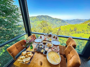 Free daily full breakfast