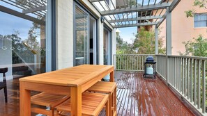 Outdoor dining - Premium Villa 2br Malvasia at Cypress Lakes - Modernised Comfort (Pokolbin)