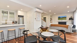 Dining - Premium Villa 2br Malvasia at Cypress Lakes - Modernised Comfort (Pokolbin)