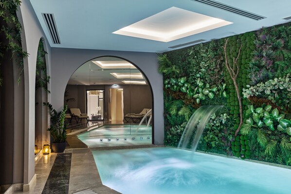 三溫暖烤箱、蒸氣室、按摩服務