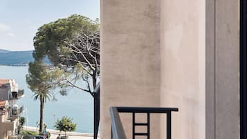 Kahden hengen deluxe-huone | Näkymä kadulle