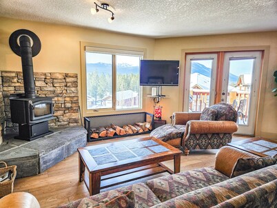 Pet-Friendly 2-Bedroom Condo Near Hot Springs