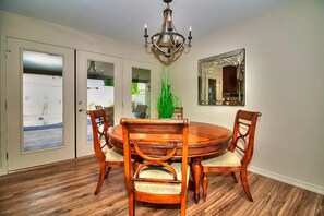 Dining - Luxury Living! (Yuma)