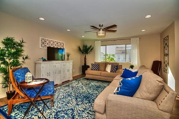 Smart TV - Luxury Living! (Yuma)