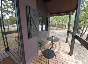 Outdoor dining - Nid D'amour, Chalet de Luxe Dans Lieu Paradisiaque (Queyrac)