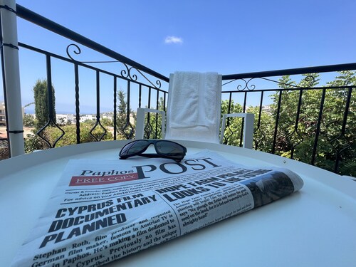 Cozy modern cottage -2 Bedroom. & Private Pool-5min to Coral Bay