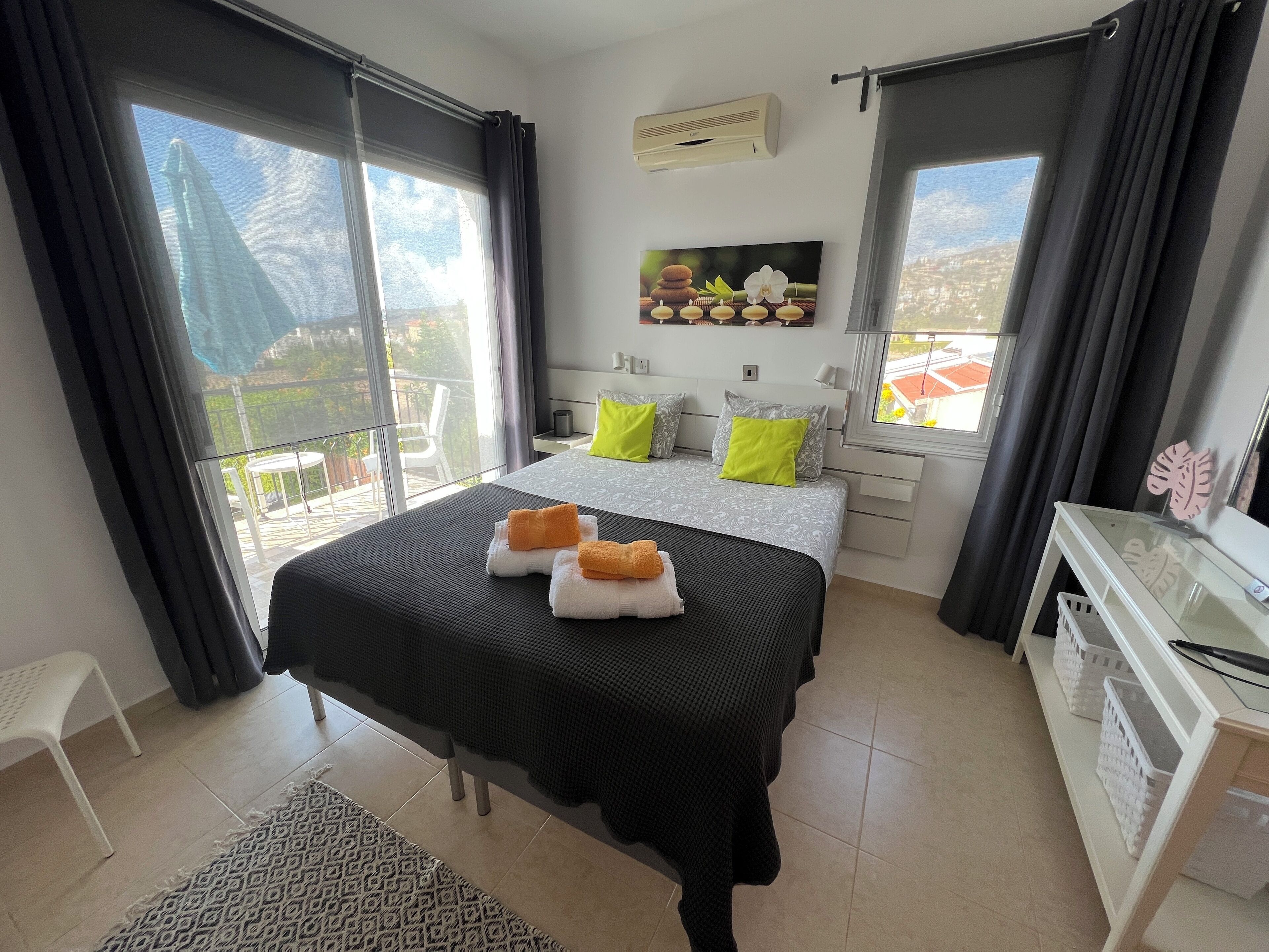 2 bedrooms, in-room safe, iron/ironing board, free WiFi