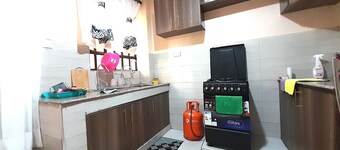 Cosy 2 Bedroom Apartment Master Ensuite! 5 Minutes from Town Center