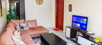 Cosy 2 Bedroom Apartment Master Ensuite! 5 Minutes from Town Center