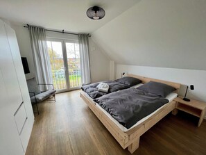 4 bedrooms, iron/ironing board, travel cot, free WiFi