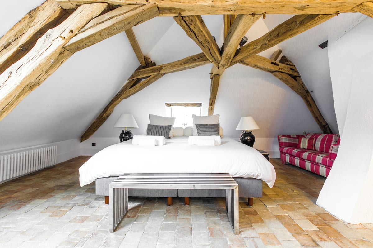 2 bedrooms, individually decorated, individually furnished