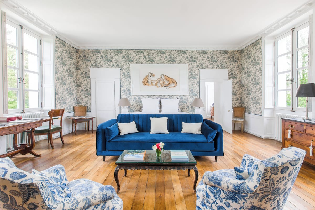 2 bedrooms, individually decorated, individually furnished