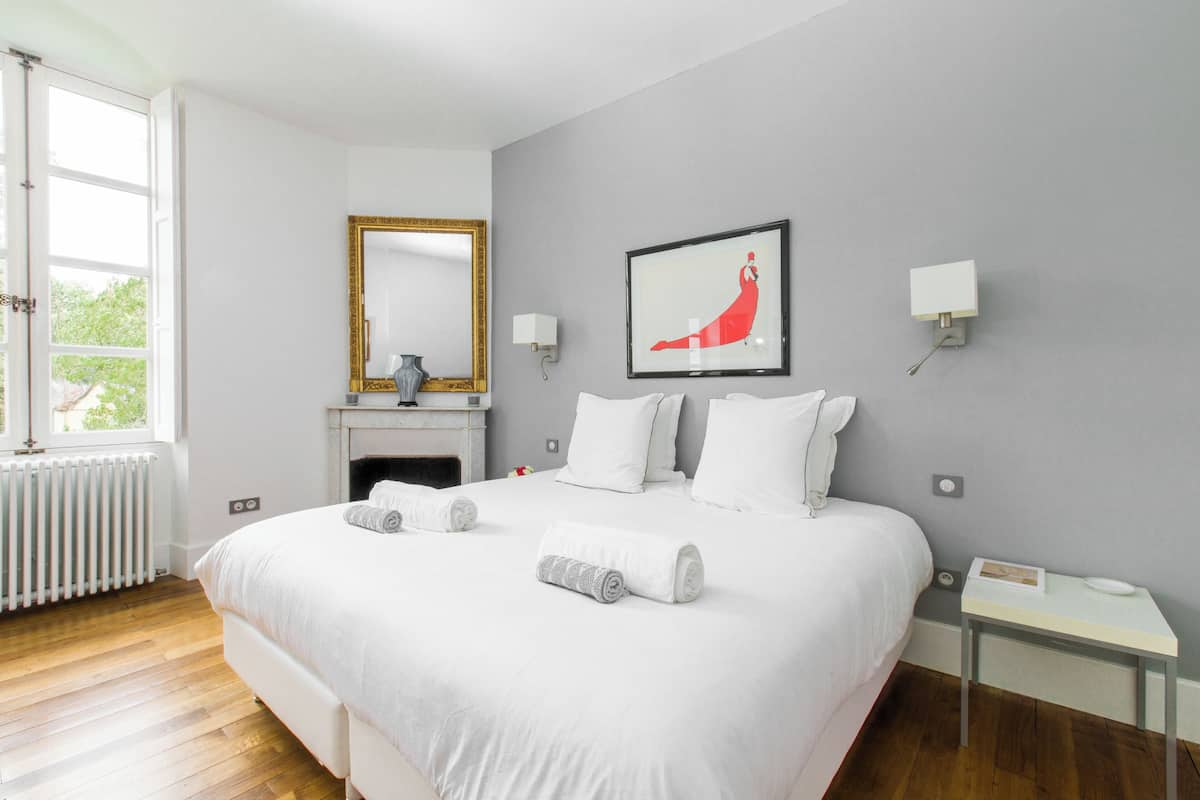 2 bedrooms, individually decorated, individually furnished