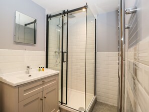 Shower - Petals Patch (Cheltenham)
