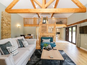 Living room - Petals Patch (Cheltenham)