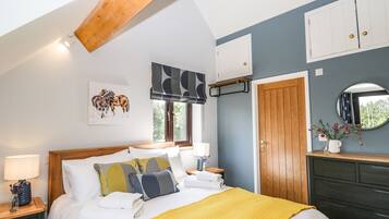 2 bedrooms, individually decorated, individually furnished, free WiFi