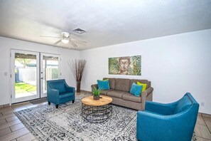 Smart TV, fireplace