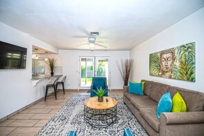 Smart TV, fireplace - LUXURY Living 4 (Yuma)