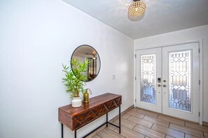 Interior - LUXURY Living 4 (Yuma)