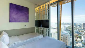 Wink Lite+ Twin | Edredón, camas Select Comfort y minibar