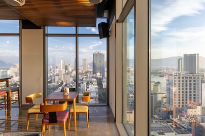 Wink Hotel Danang Centre - 24hrs Stay