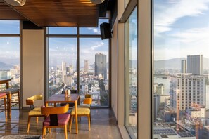 Bar (on property) - Wink Danang Centre, Unscripted by Hyatt - 24 Hours stay (Da Nang)