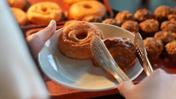 Petit déjeuner buffet (400000 VND par personne)