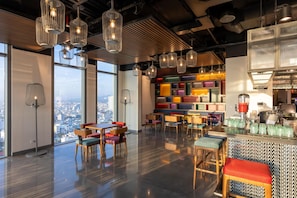 Bar (on property) - Wink Danang Centre, Unscripted by Hyatt - 24 Hours stay (Da Nang)