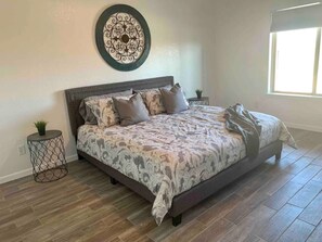 4 bedrooms, iron/ironing board, free WiFi, bed sheets