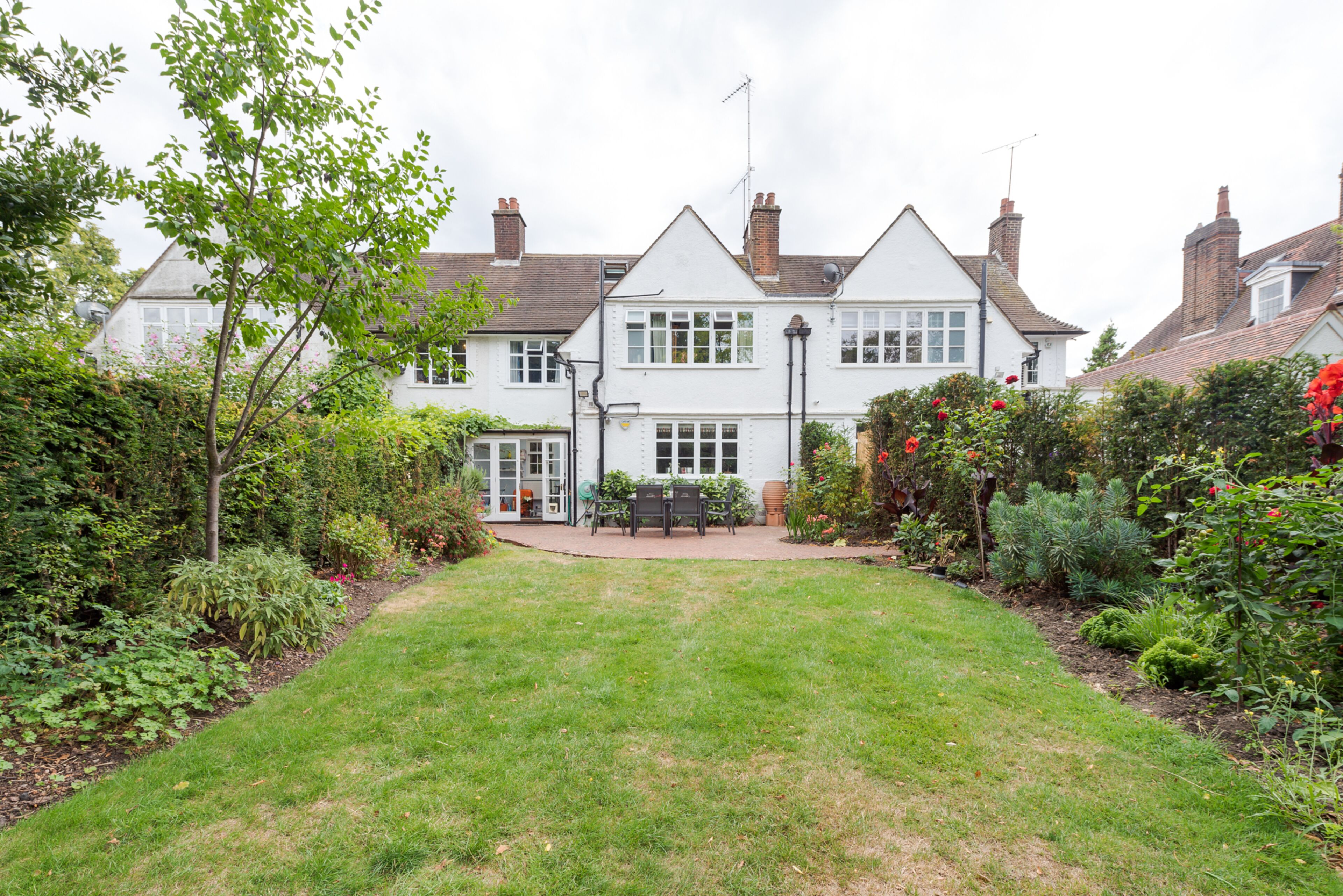 Family House (4 Bedrooms) | Garden view