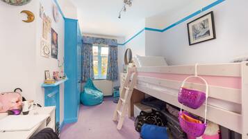 Family House (4 Bedrooms) | 4 bedrooms, premium bedding, desk, laptop workspace