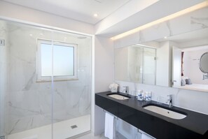 Hair dryer, bidet, towels - Royal Obidos Villas & Apartments (Obidos)
