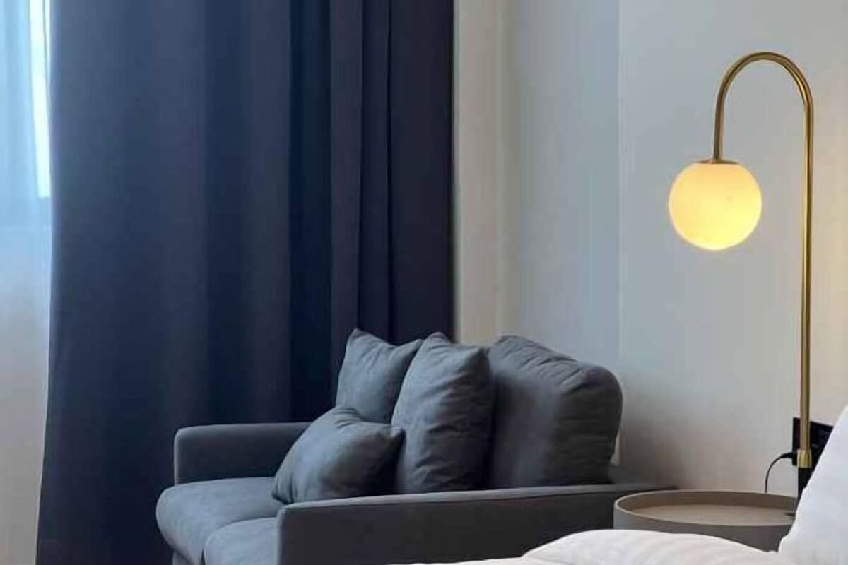 Área de sala de estar | Smart TV de 65 pulgadas con canales digitales y televisión