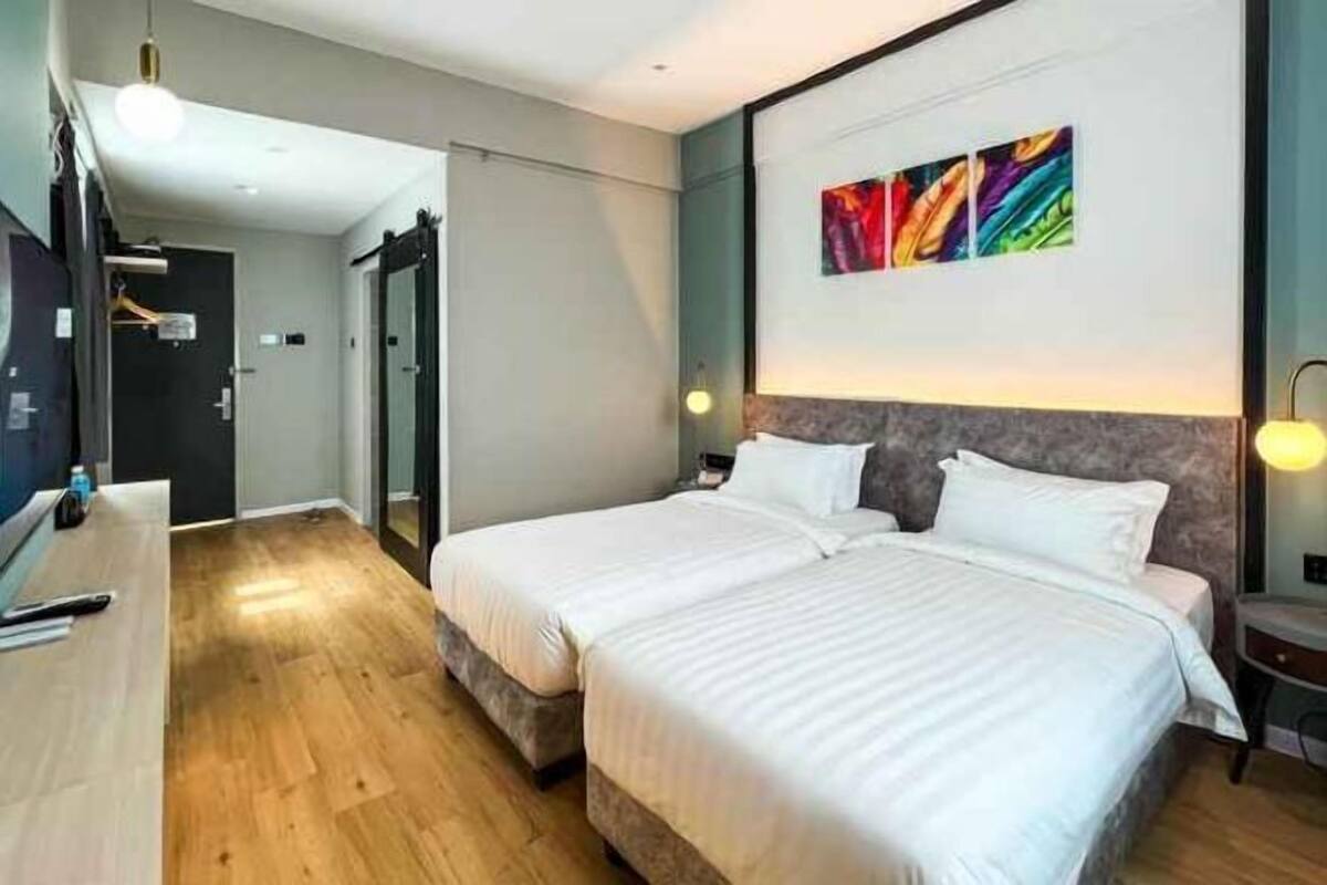 خزنة داخل الغرفة وستائر تعتيم ومكواة/لوح كي وواي فاي مجانًا