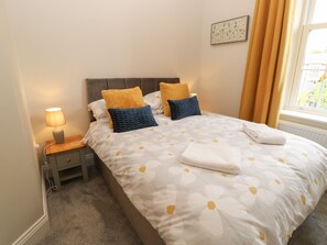 Cottage | 3 bedrooms, individually decorated, individually furnished, free WiFi - 1 Claire House Way (Barnard Castle)