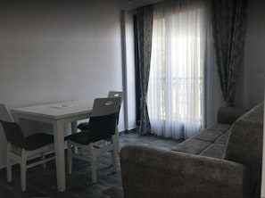 Appartamento Economy | Cucina privata | Frigorifero, tostapane, frullatore, macinacaffè