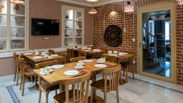 Sudah termasuk sarapan ala kontinental setiap hari