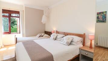 4 bedrooms, individually decorated, individually furnished, free WiFi