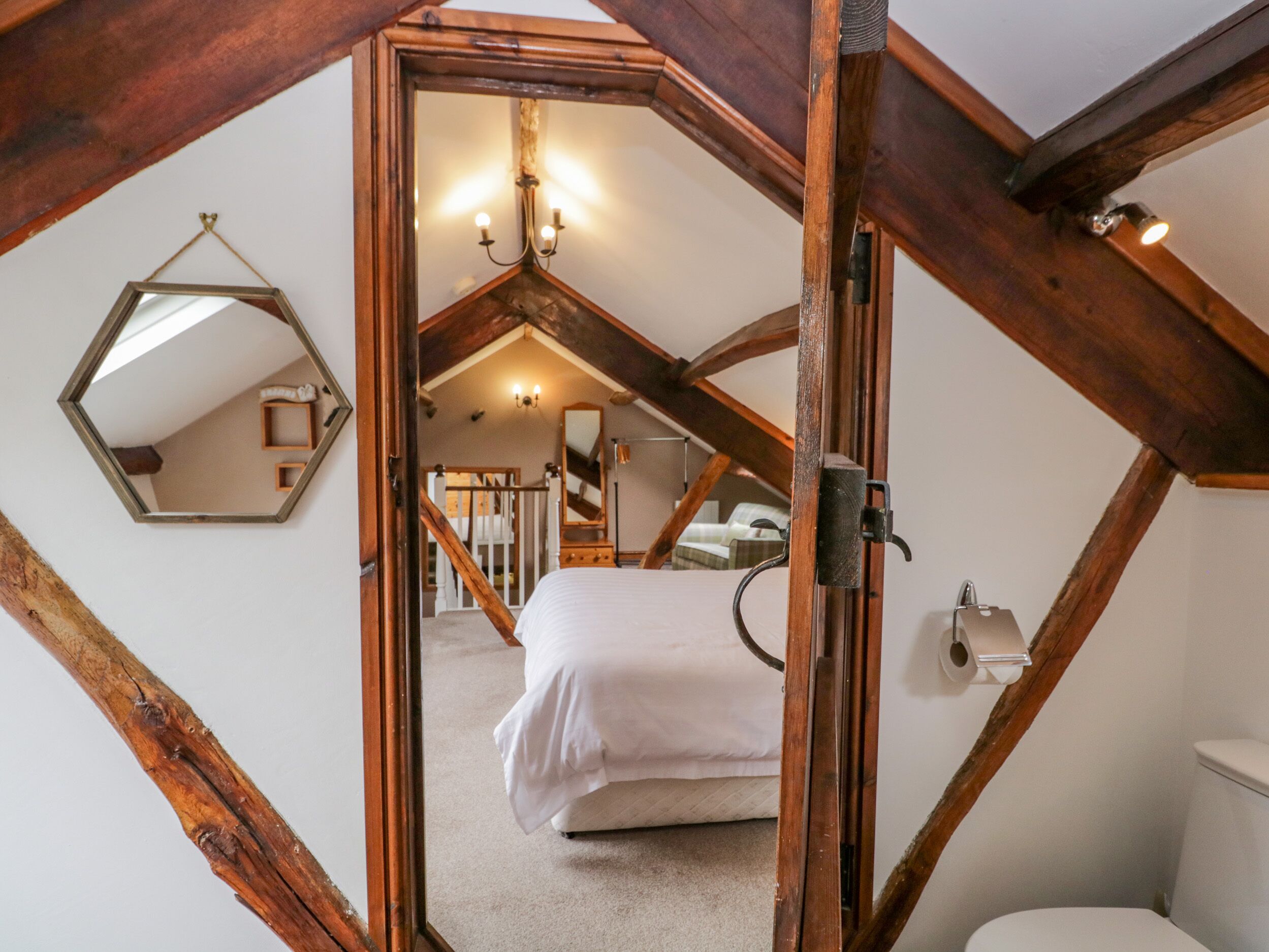 4 habitaciones, decoración personalizada y muebles diferentes 