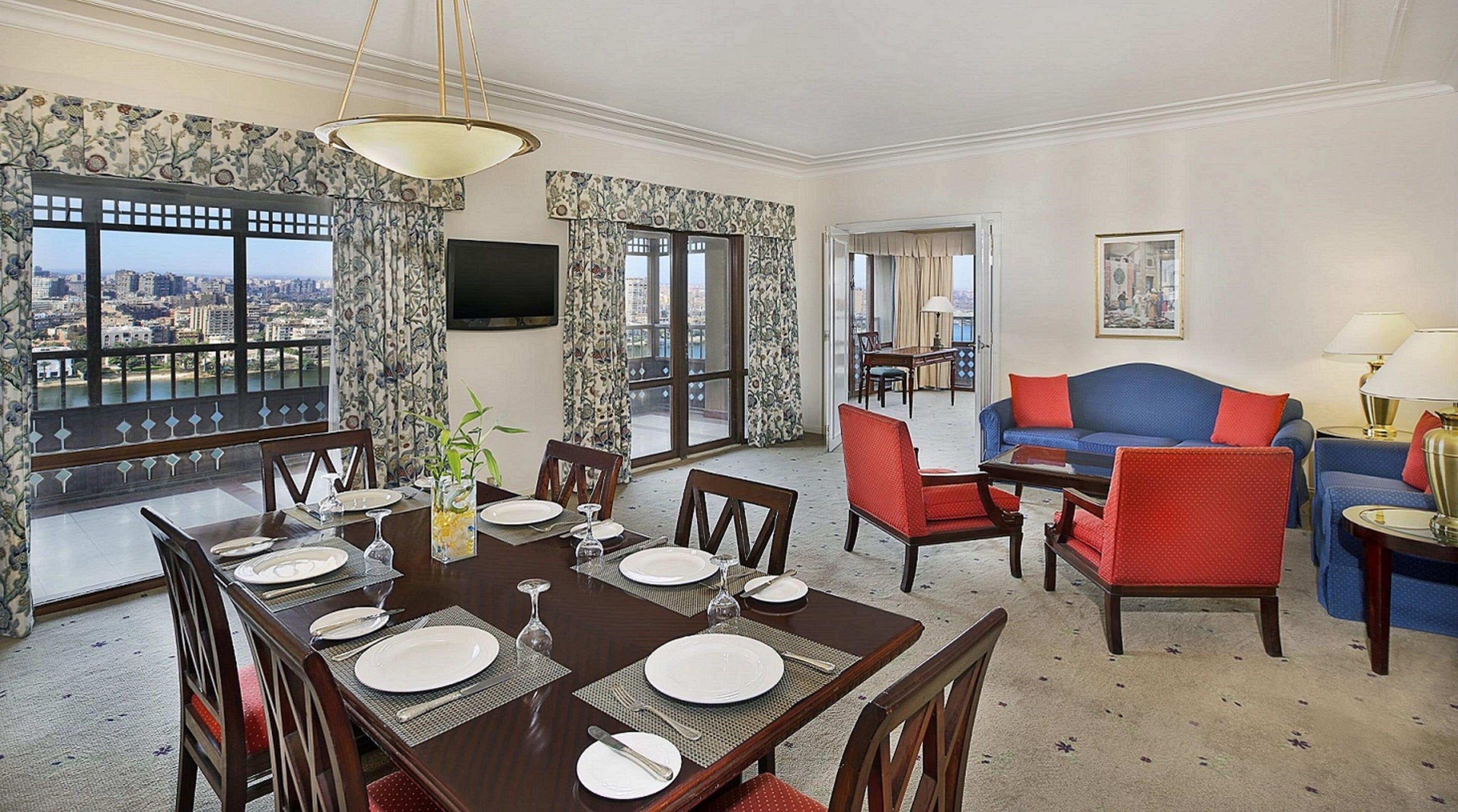 In-room safe, laptop workspace, blackout drapes, iron/ironing board