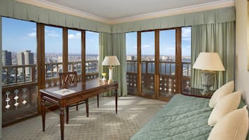 3 bedrooms, premium bedding, in-room safe, desk
