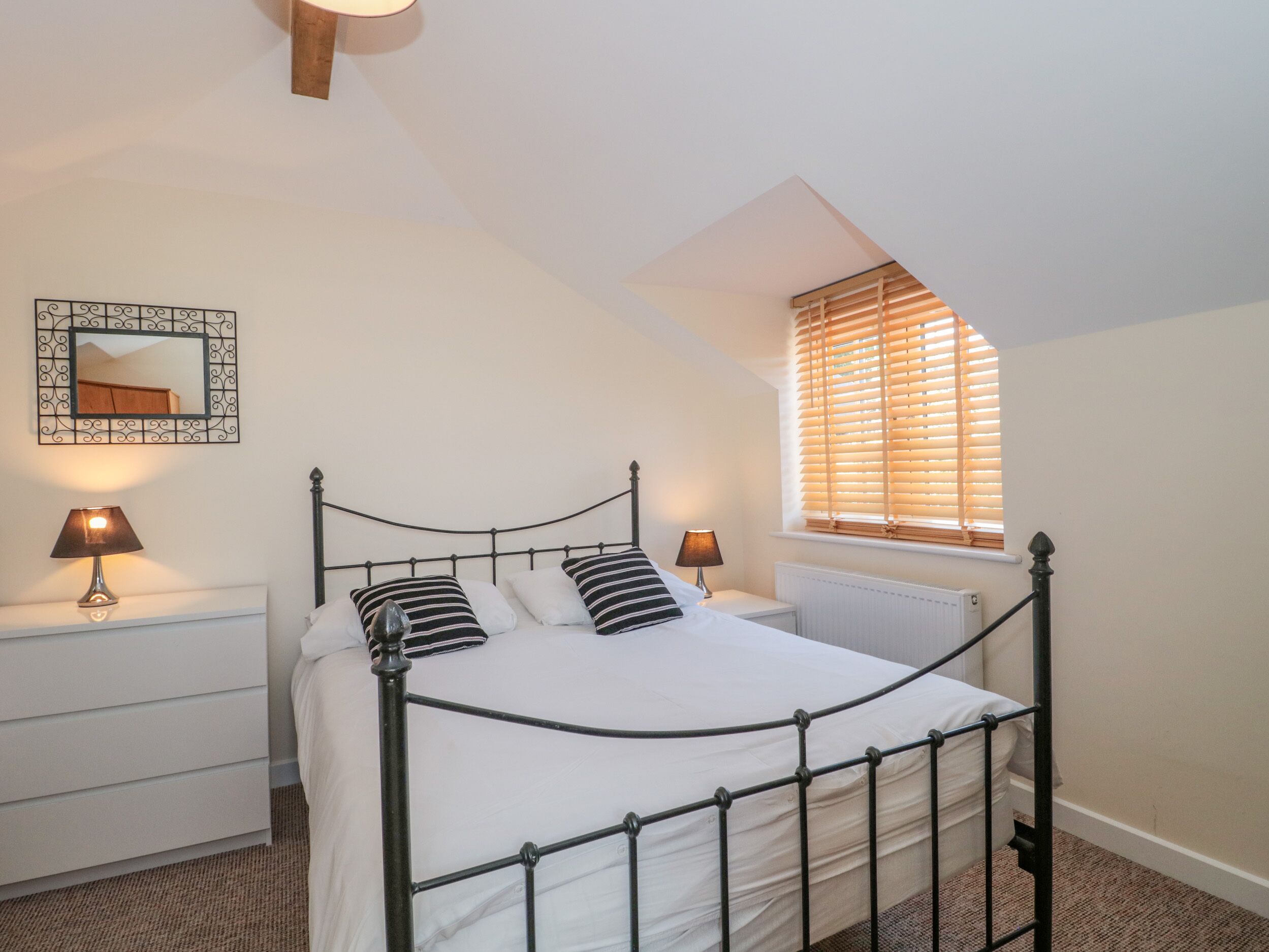 2 bedrooms, individually decorated, individually furnished, free WiFi